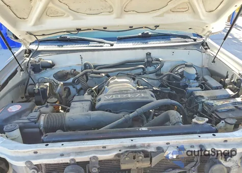 2004 Toyota Sequoia Sr5 z USA, uszkodzony, nr VIN 5TDZT34A94S237995